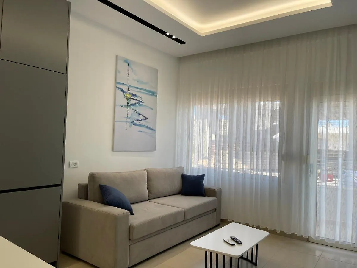 Domi Luxury Beach View Apartments In Saranda סרנדה