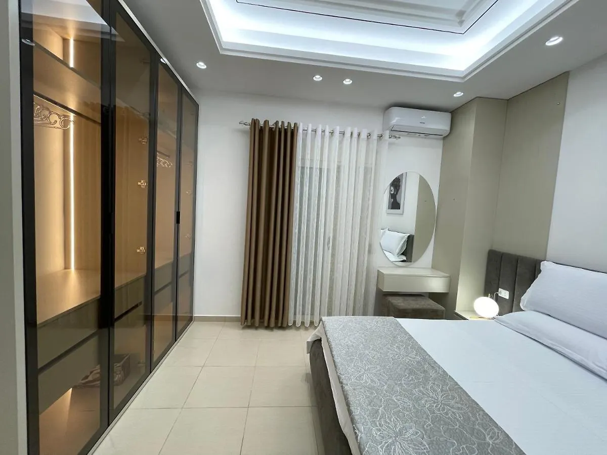Domi Luxury Beach View Apartments In Saranda  סרנדה