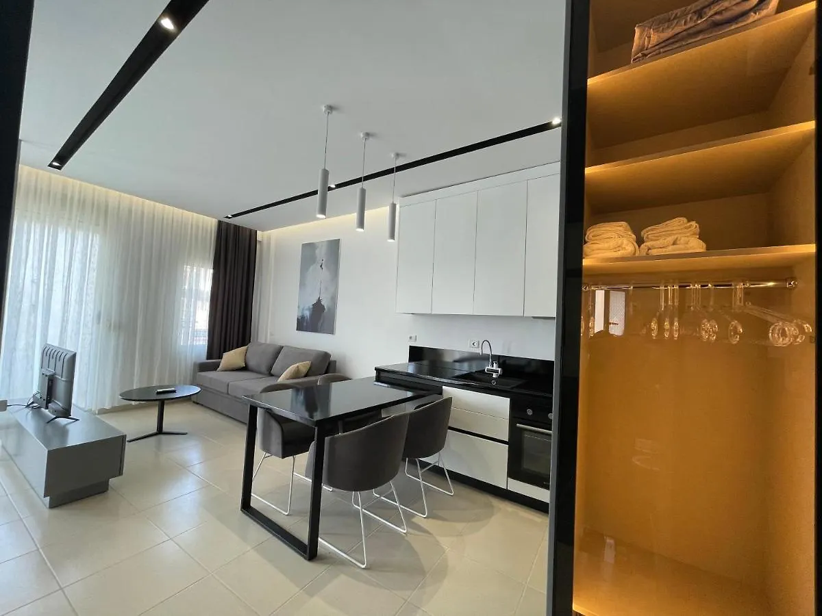 Domi Luxury Beach View Apartments In Saranda אלבניה