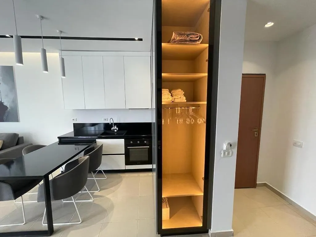 Domi Luxury Beach View Apartments In Saranda סרנדה