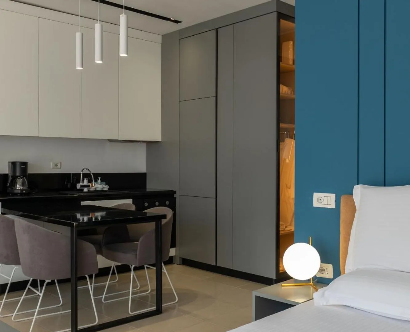 Domi Luxury Beach View Apartments In Saranda
