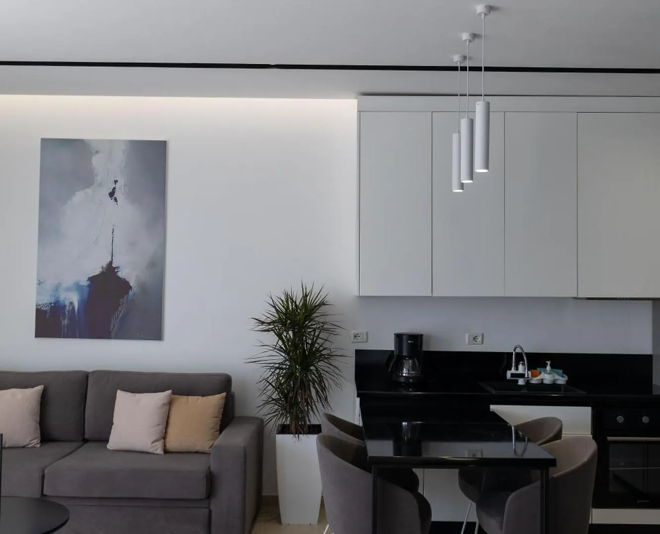 Domi Luxury Beach View Apartments In Saranda סרנדה