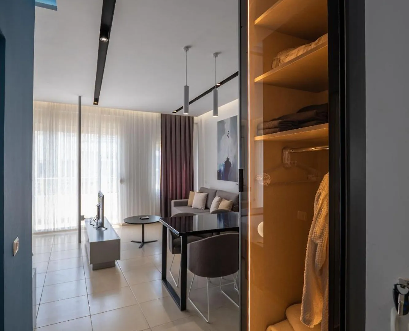 Domi Luxury Beach View Apartments In Saranda אלבניה