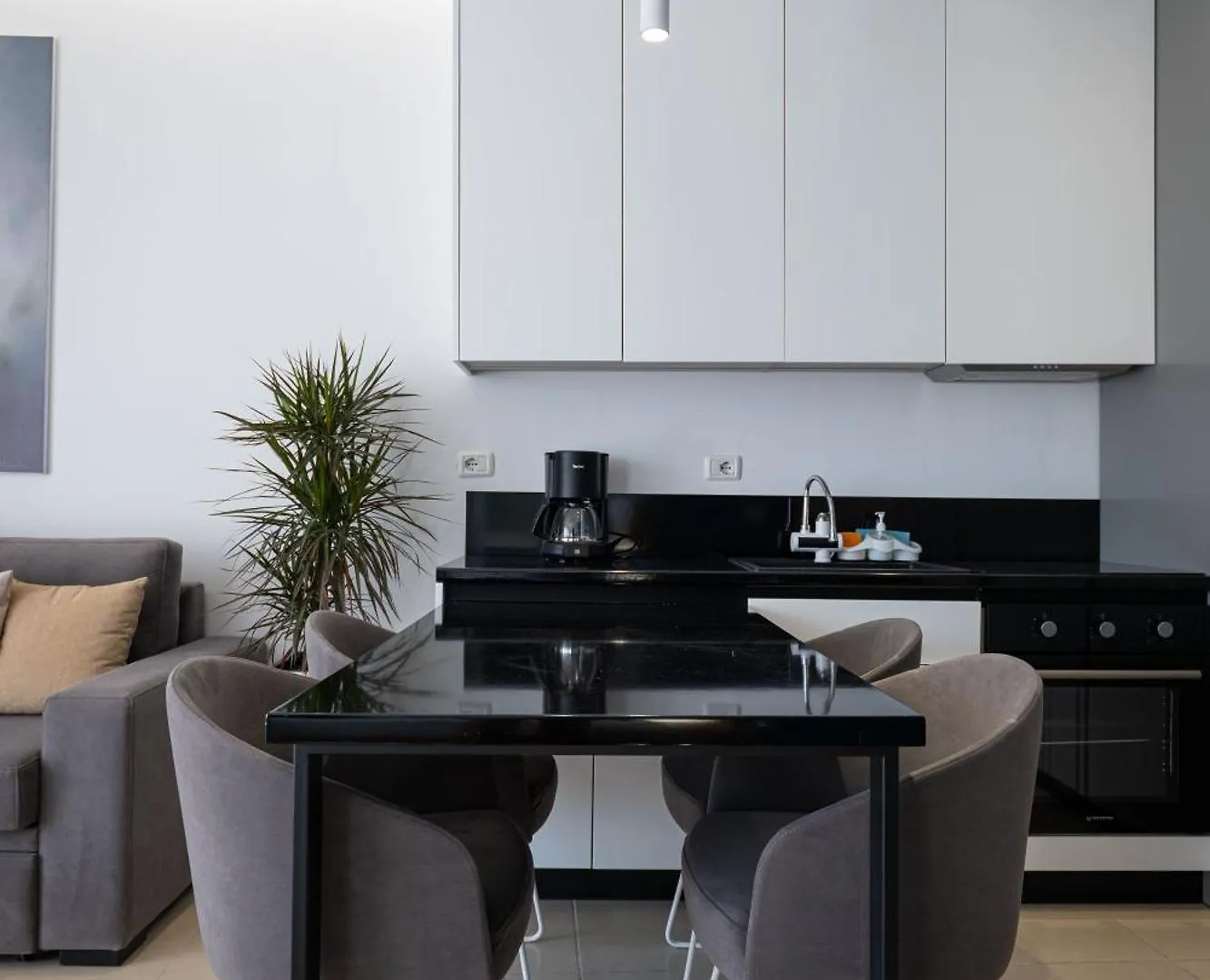 Domi Luxury Beach View Apartments In Saranda