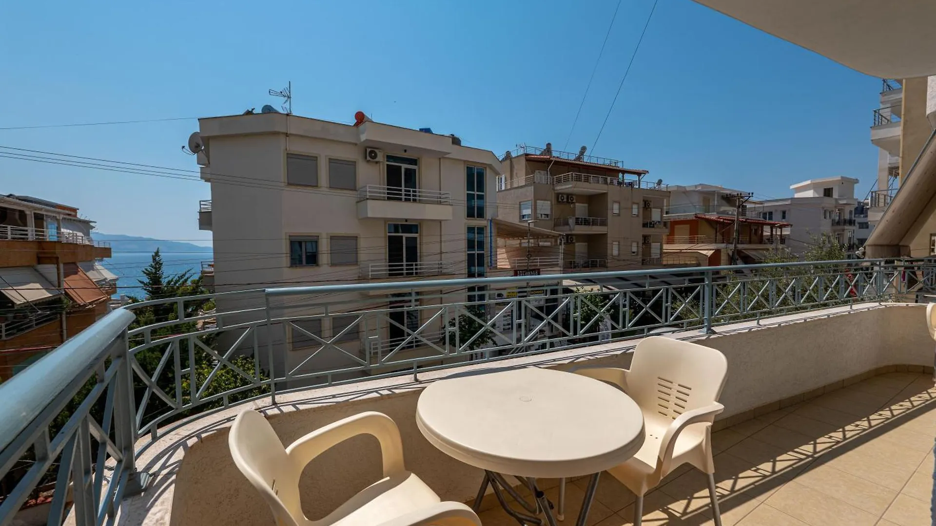 Domi Luxury Beach View Apartments In Saranda אלבניה