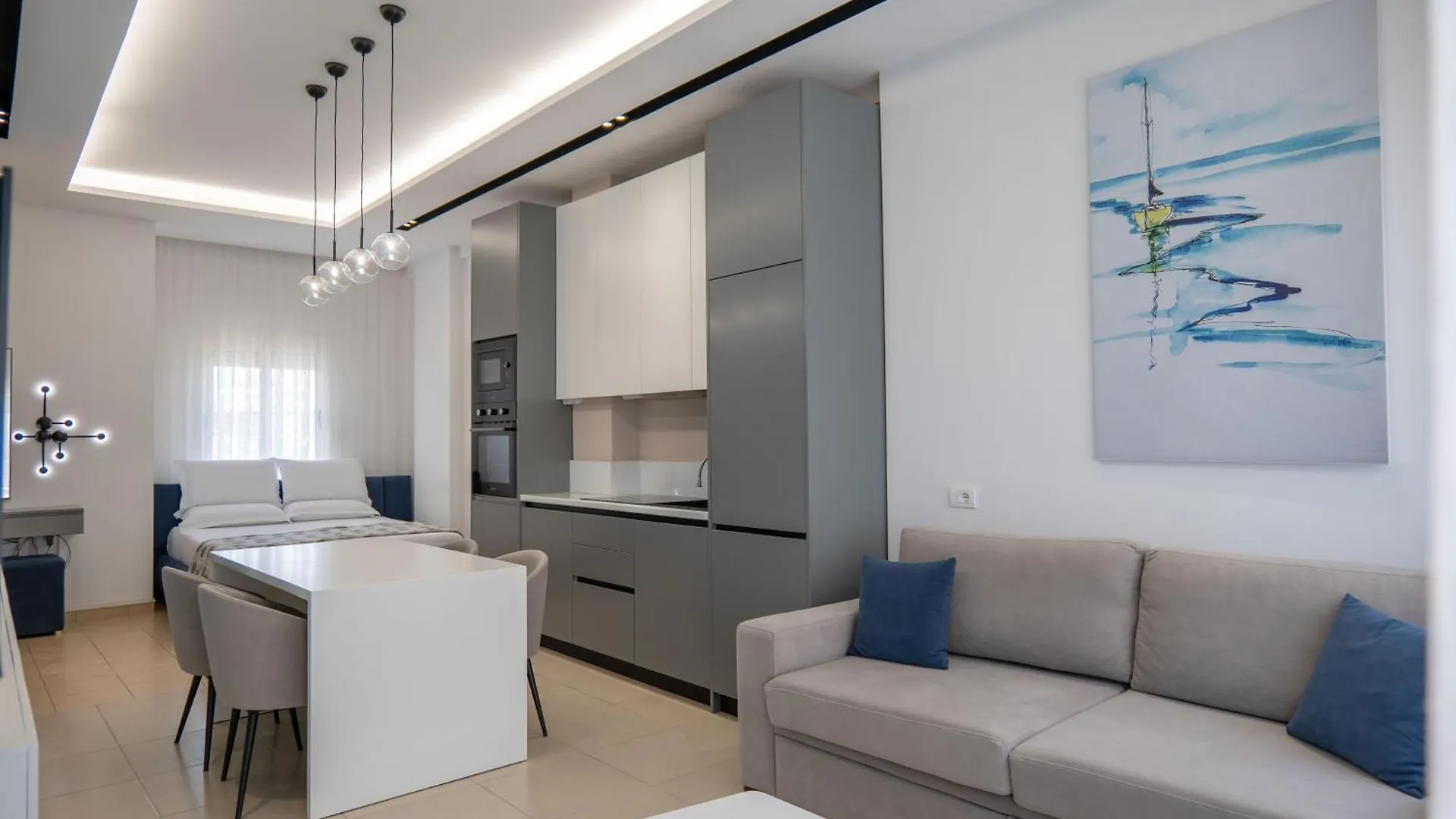 Domi Luxury Beach View Apartments In Saranda  סרנדה