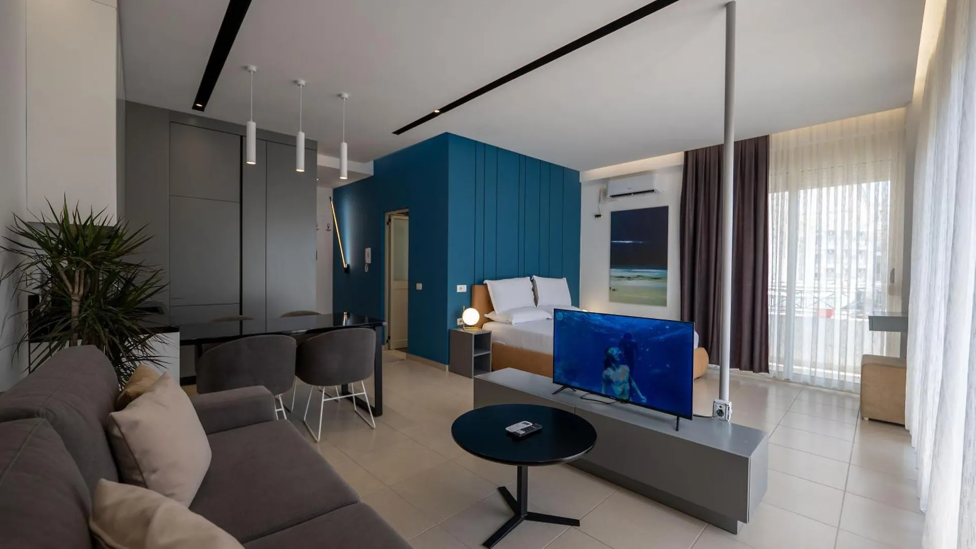 Domi Luxury Beach View Apartments In Saranda אלבניה