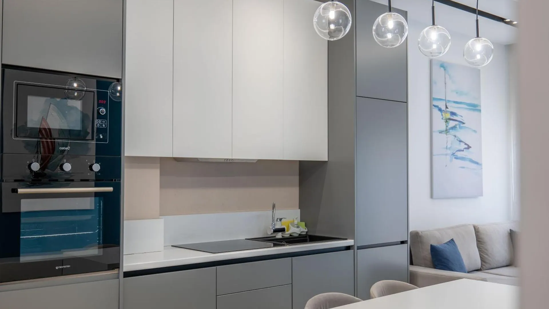 Domi Luxury Beach View Apartments In Saranda סרנדה