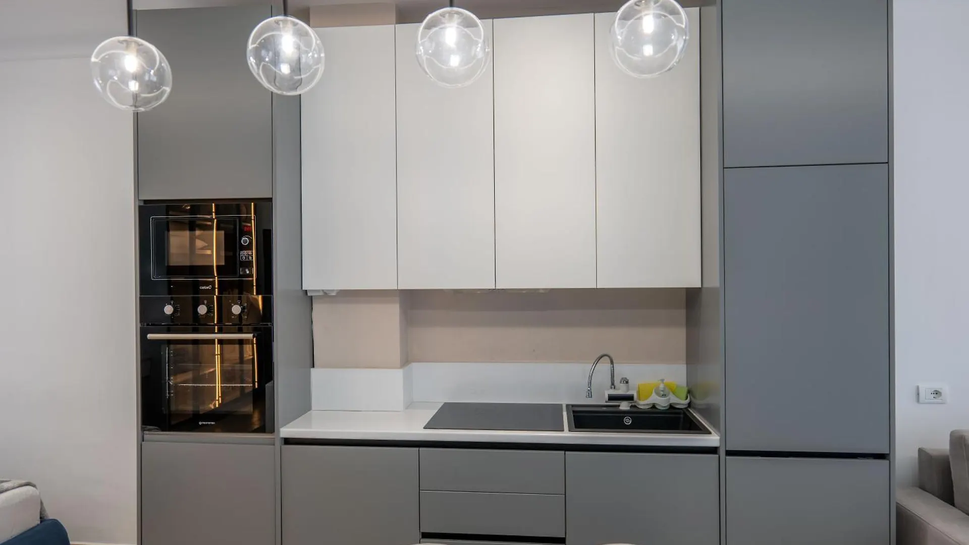 Domi Luxury Beach View Apartments In Saranda