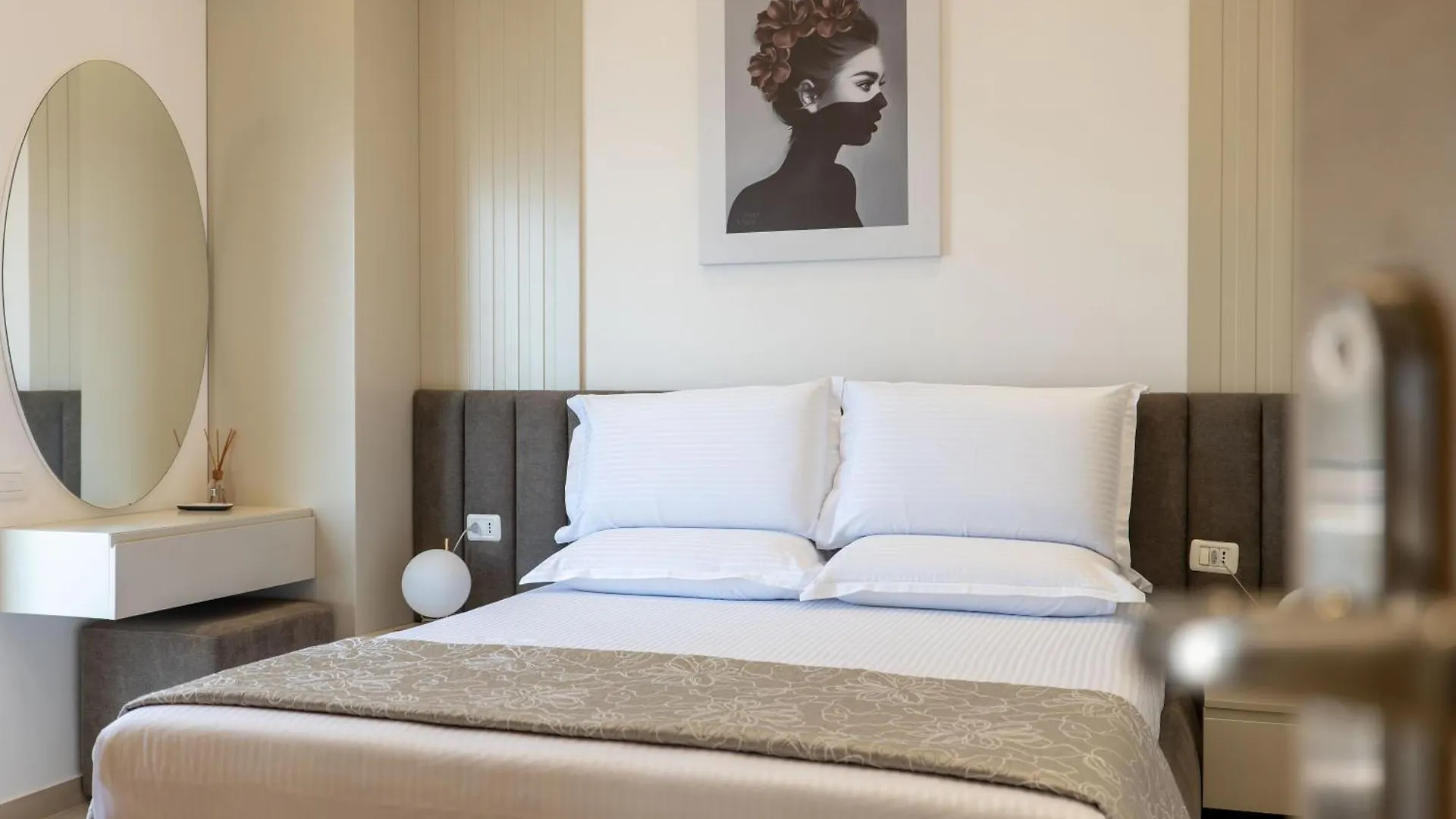 Domi Luxury Beach View Apartments In Saranda