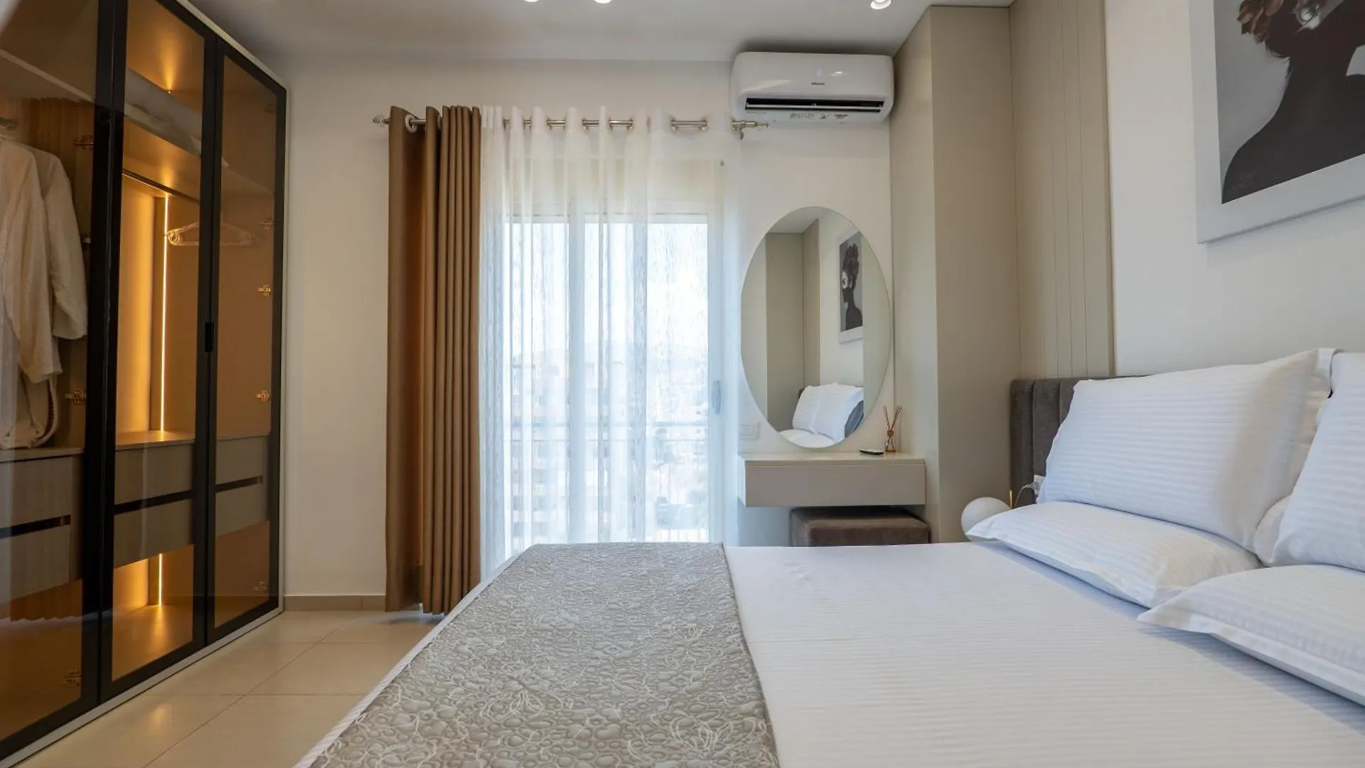 Domi Luxury Beach View Apartments In Saranda 0*, סרנדה